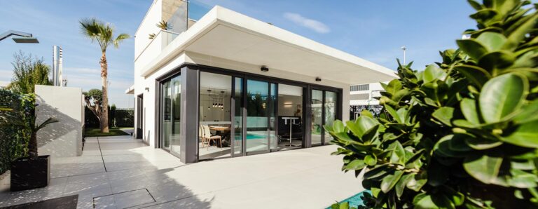 About ralph ravi kayden 2d4laqalbda unsplash Tia Lentini Realtor in Stow, Hudson, Cuyahoga Falls, Kent, Akron, Canton, and Northeast Ohio.